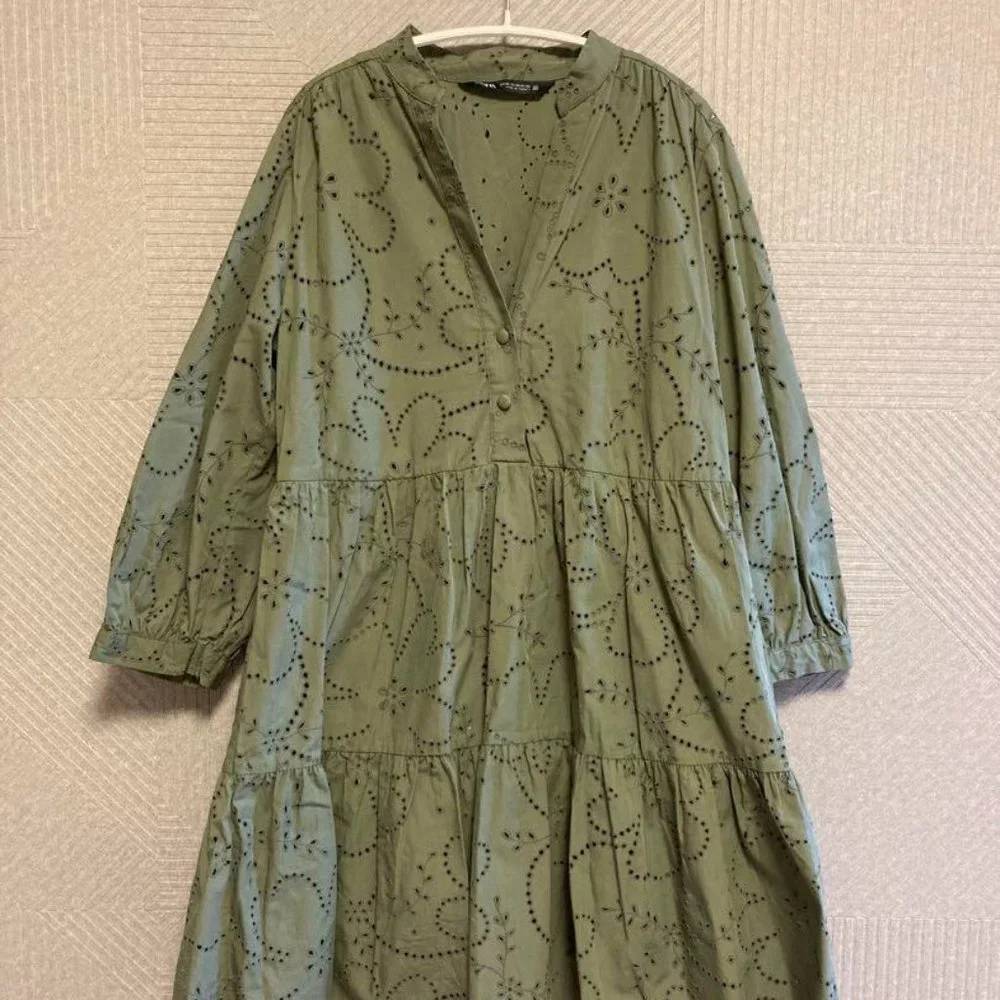Flower cut work tiered blouse - Picture 1 of 4